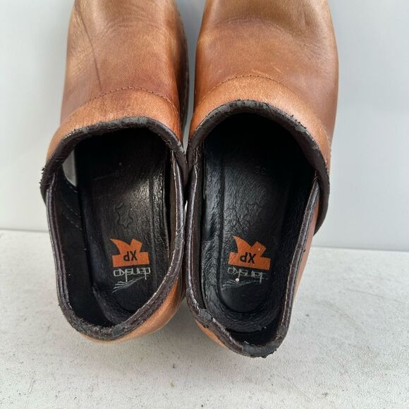 Women’s Dansko XP Size 38 Brown Tooled Leather Clogs, Nursing Comfort Shoes - Picture 6 of 6